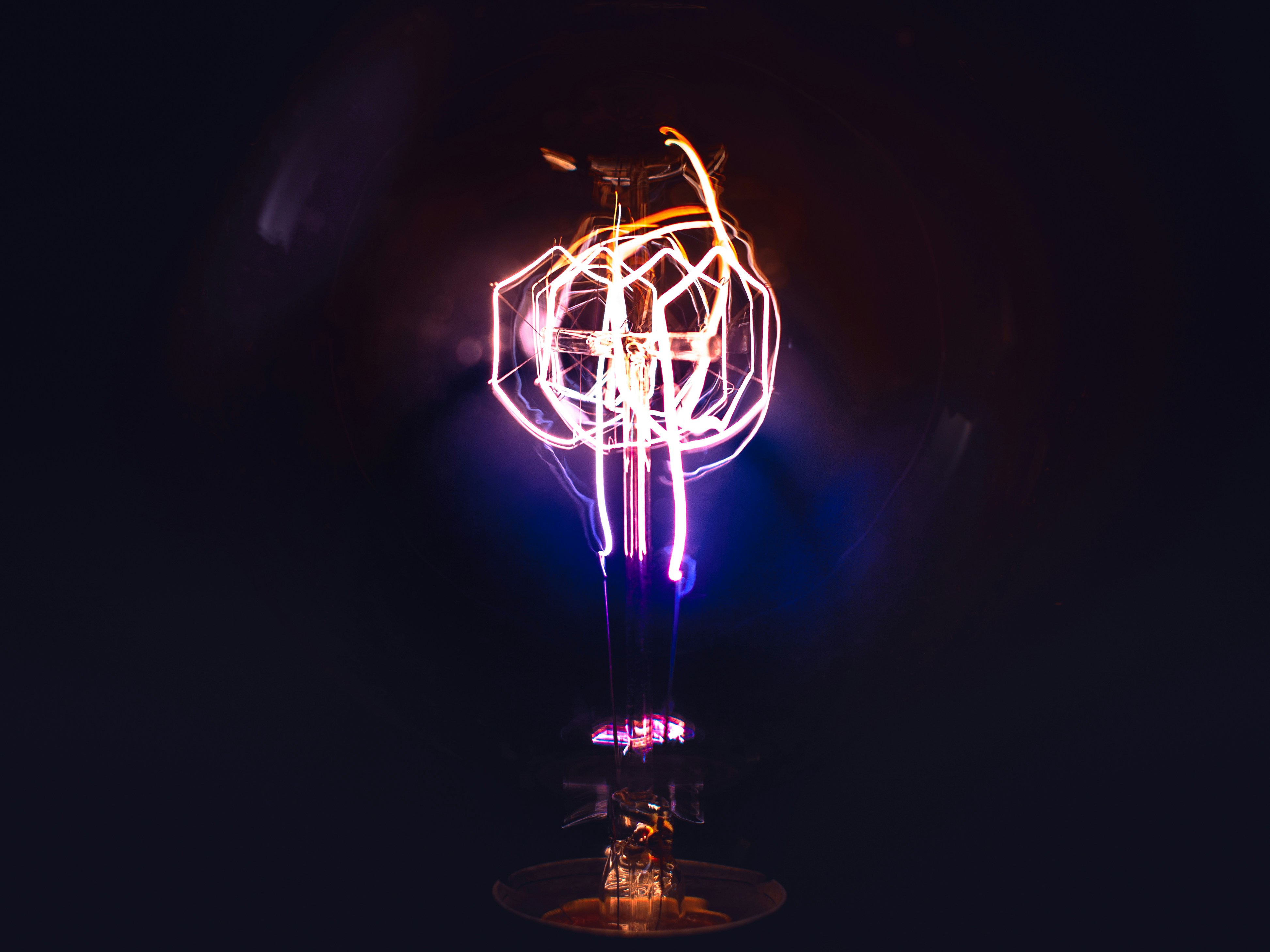 Wie spare ich Geld beim Strom: Die 5 besten Apps für 2025